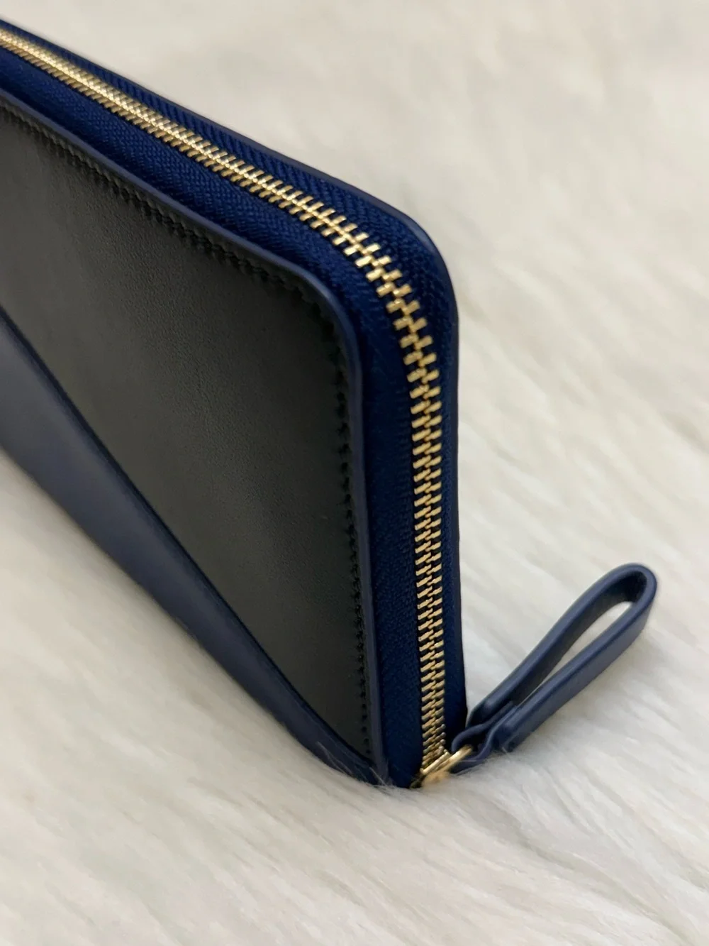 DIANE VON FURSTENBERG - BLACK BLUE SOFT ALL LEATHER ZIP AROUND LONG WALLET